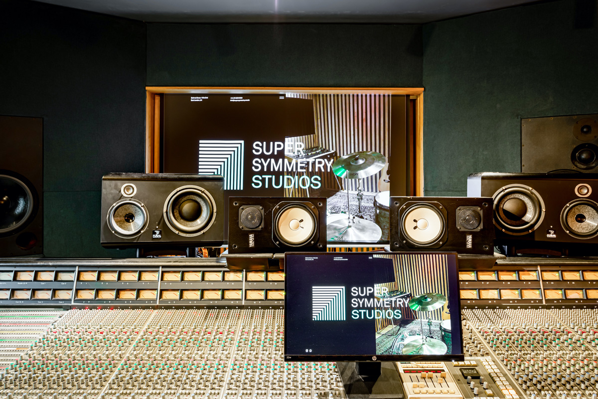 Studio A SSL 4000G Desk